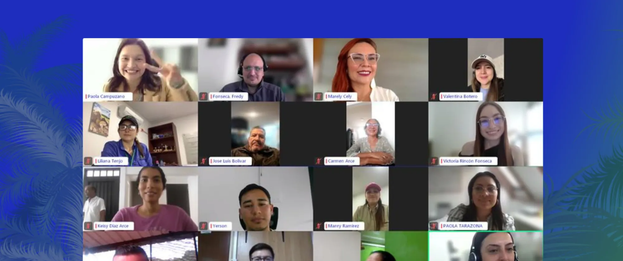 Image showing 18 participants of the virtual graduation of the Palma al día: virtual assistance for employers programme. Several are smiling at the camera, and the background features blue and green tones alluding to the oil palm sector. 