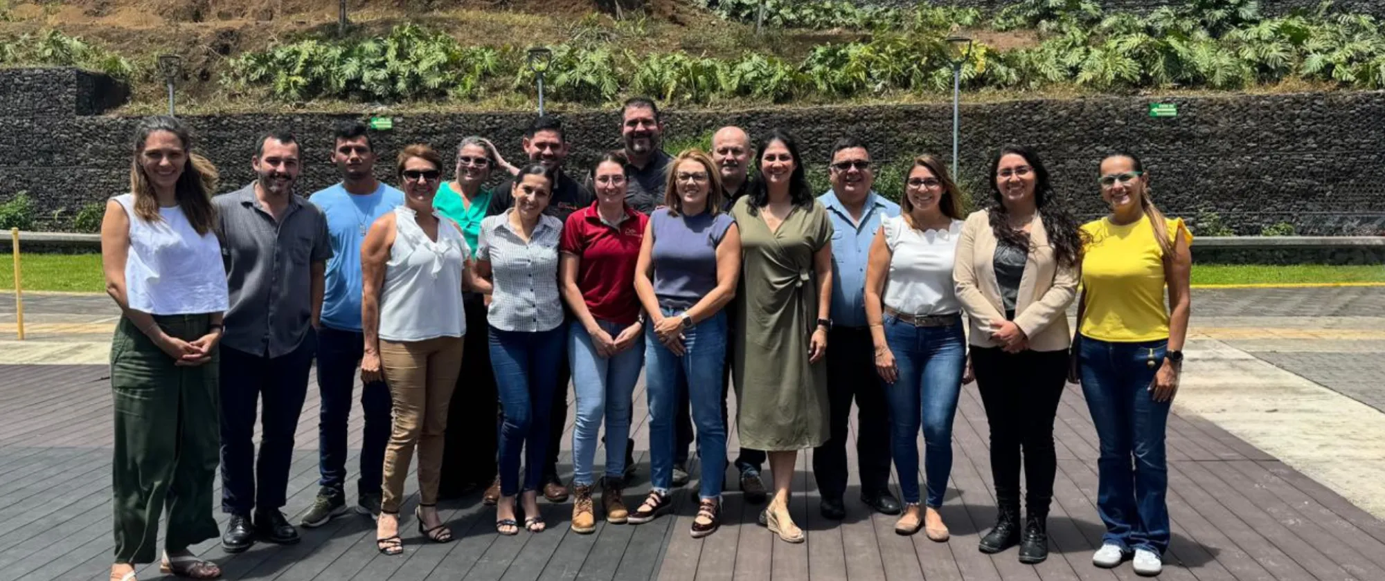 Fotografía de participantes del taller de fortalecimiento de capacidades en debida diligencia empresarial en materia de derechos humanos y medio ambiente. Costa Rica, 2025.