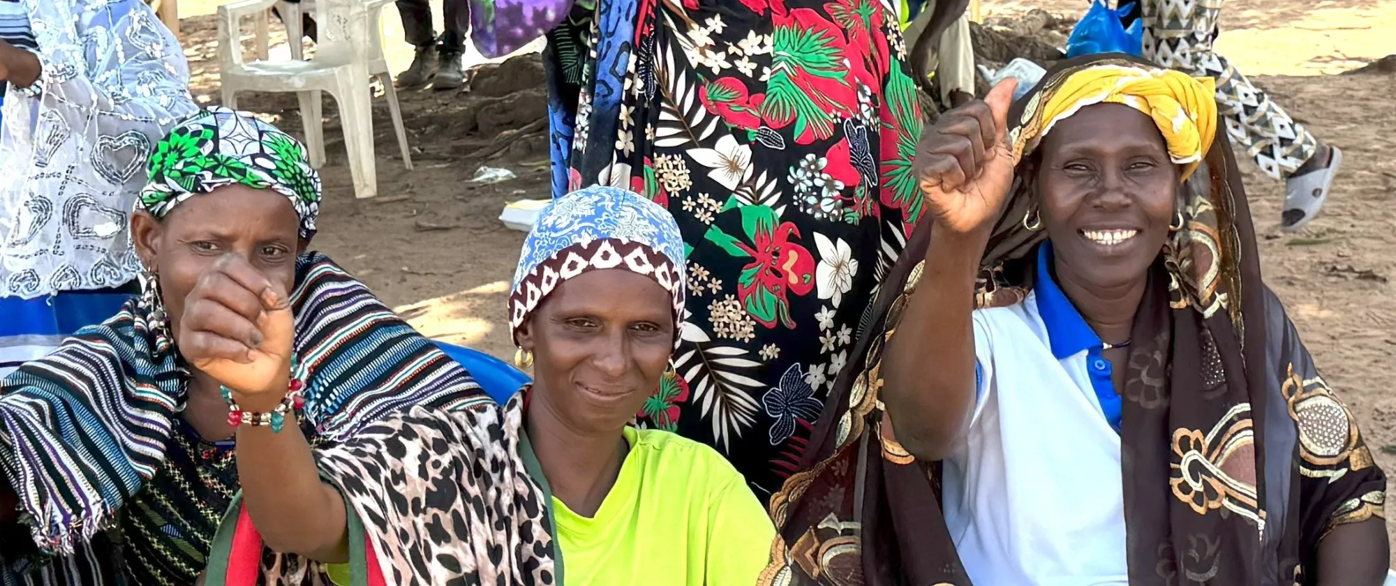 Des femmes demandeuses d’asile retrouvent le sourire après avoir appris à transformer les déchets agricoles en biochar, une source d’espoir pour leur autonomie