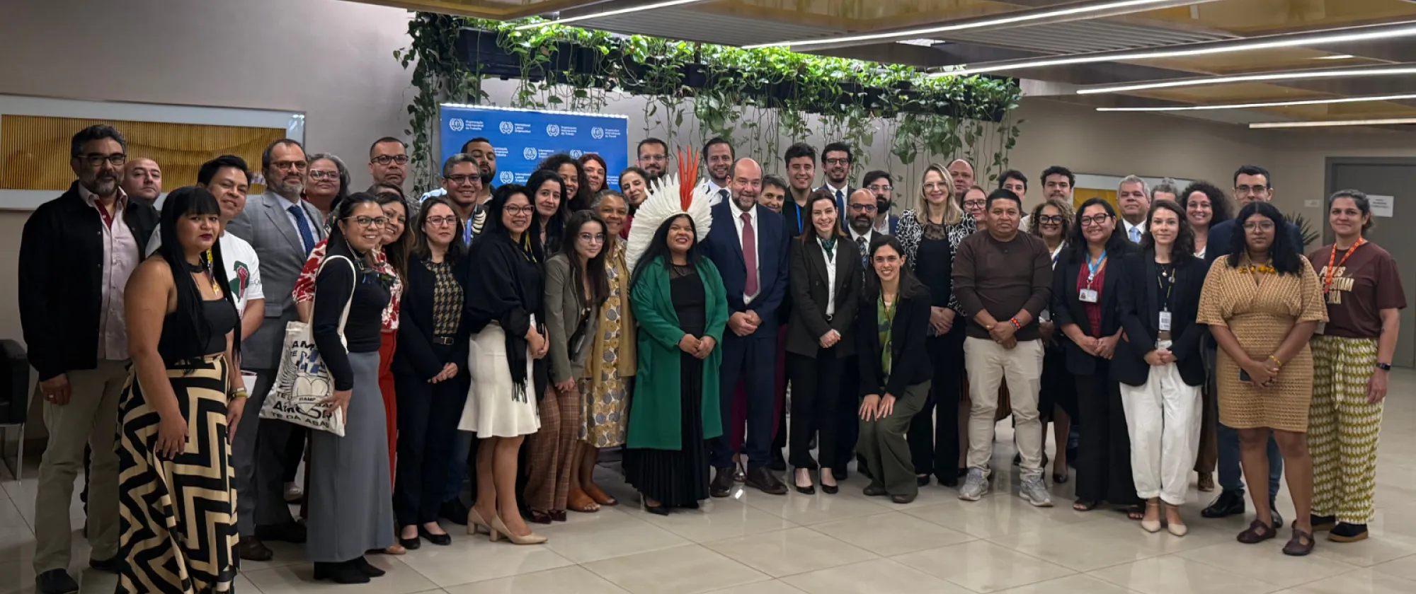 Foto mostra participantes do curso curso “O escopo da Convenção nº 169 da OIT sobre Povos Indígenas e Tribais: promovendo sua implementação a partir de uma abordagem de diálogo social e de gestão pública”.