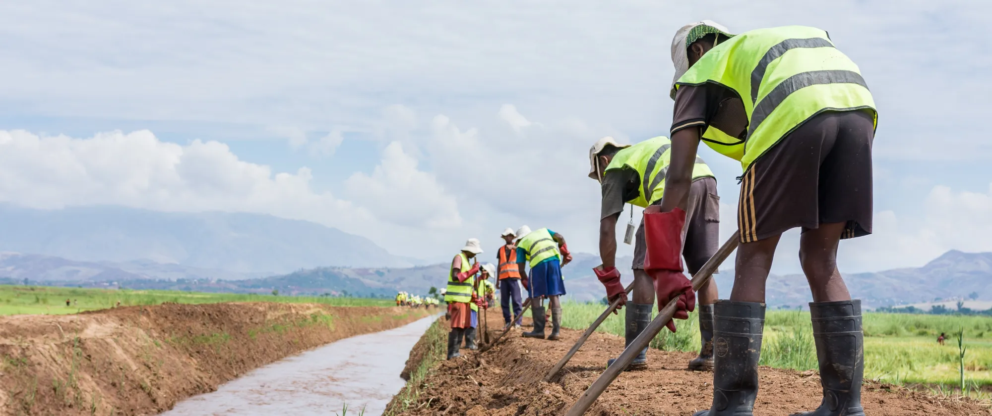 Workers on the Ambondromisotra drain