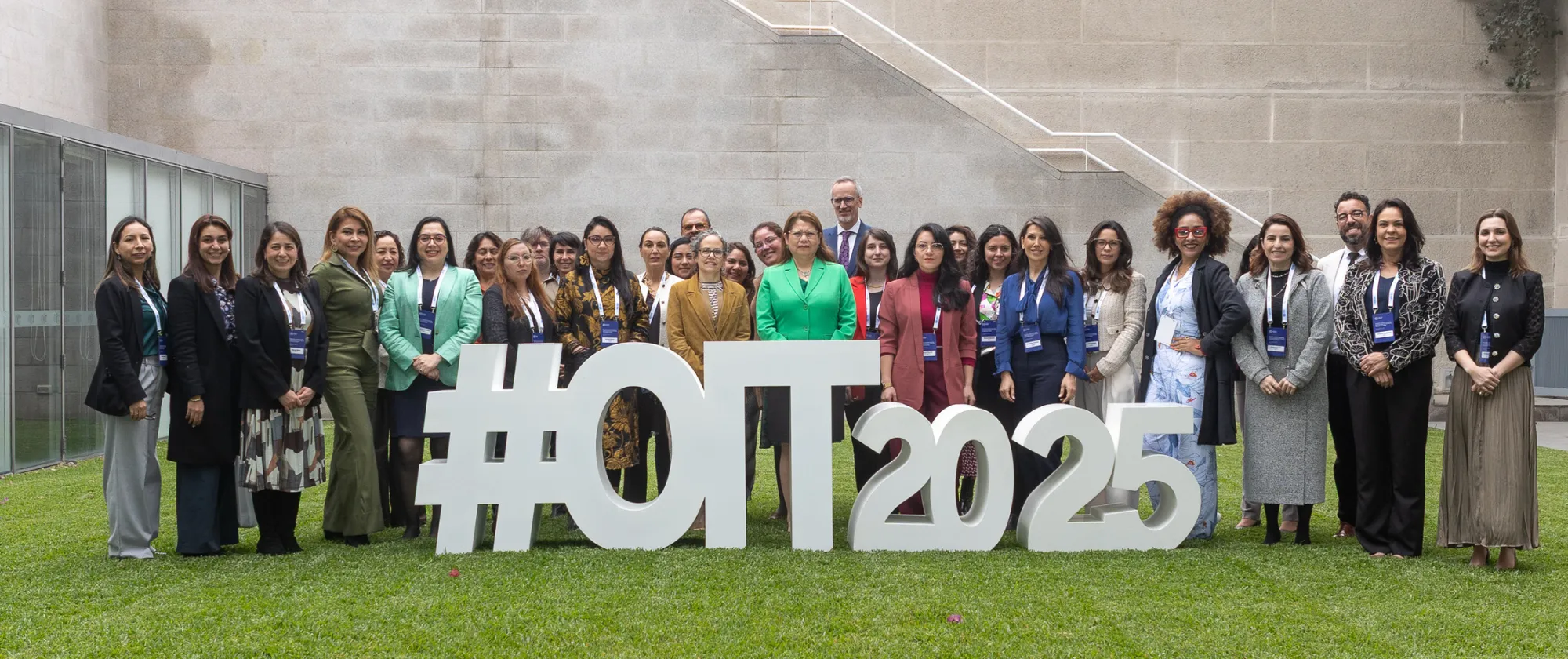 Fotografía de las participantes de la Reunión Sectorial: la mujer en la minería.