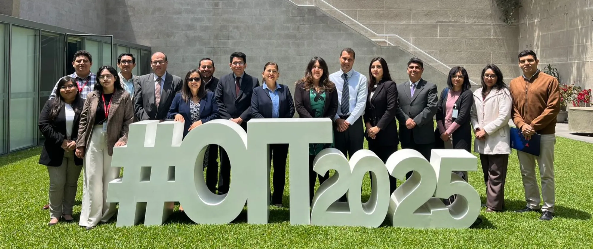 Foto grupal de participantes en el Taller regional sobre empleo juvenil en los Servicios Nacionales de Empleo