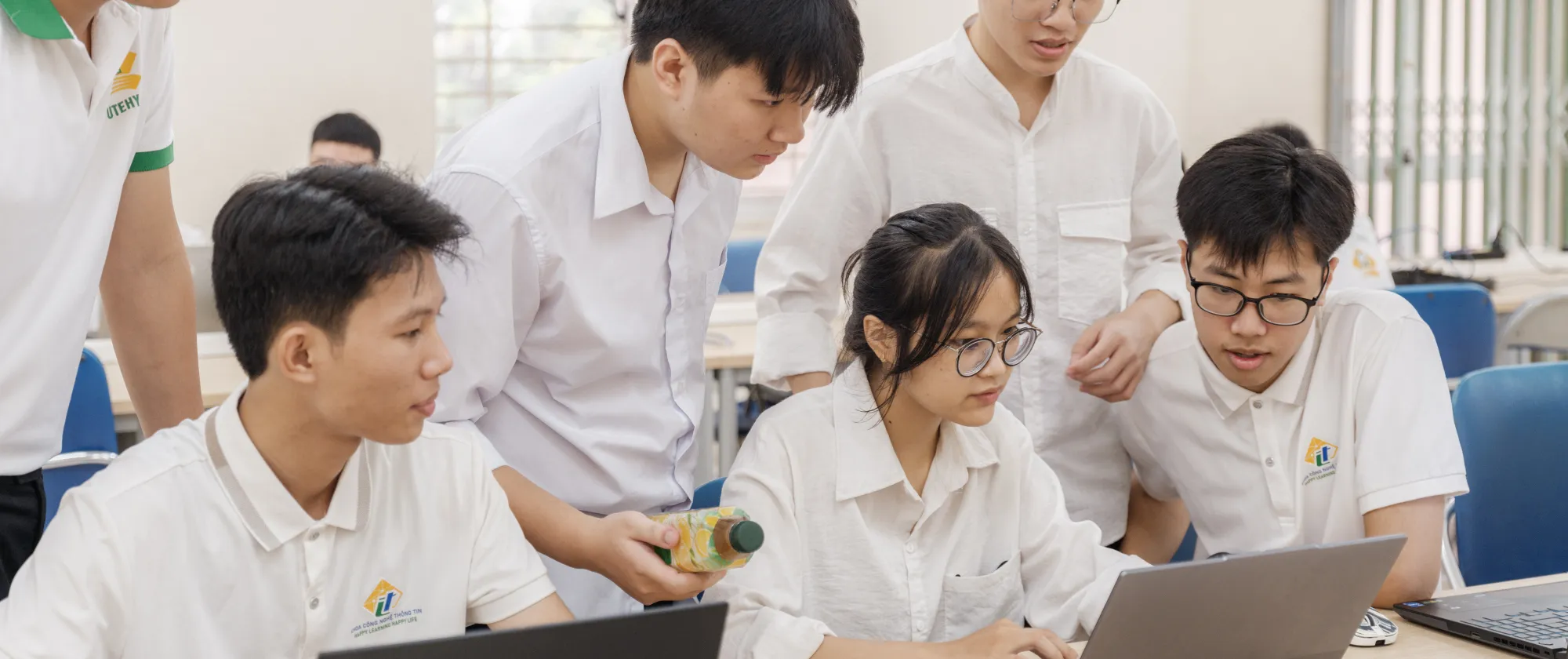 Students work on a software exercise at the Faculty of Information Technology, Hung Yen University of Technology and Education