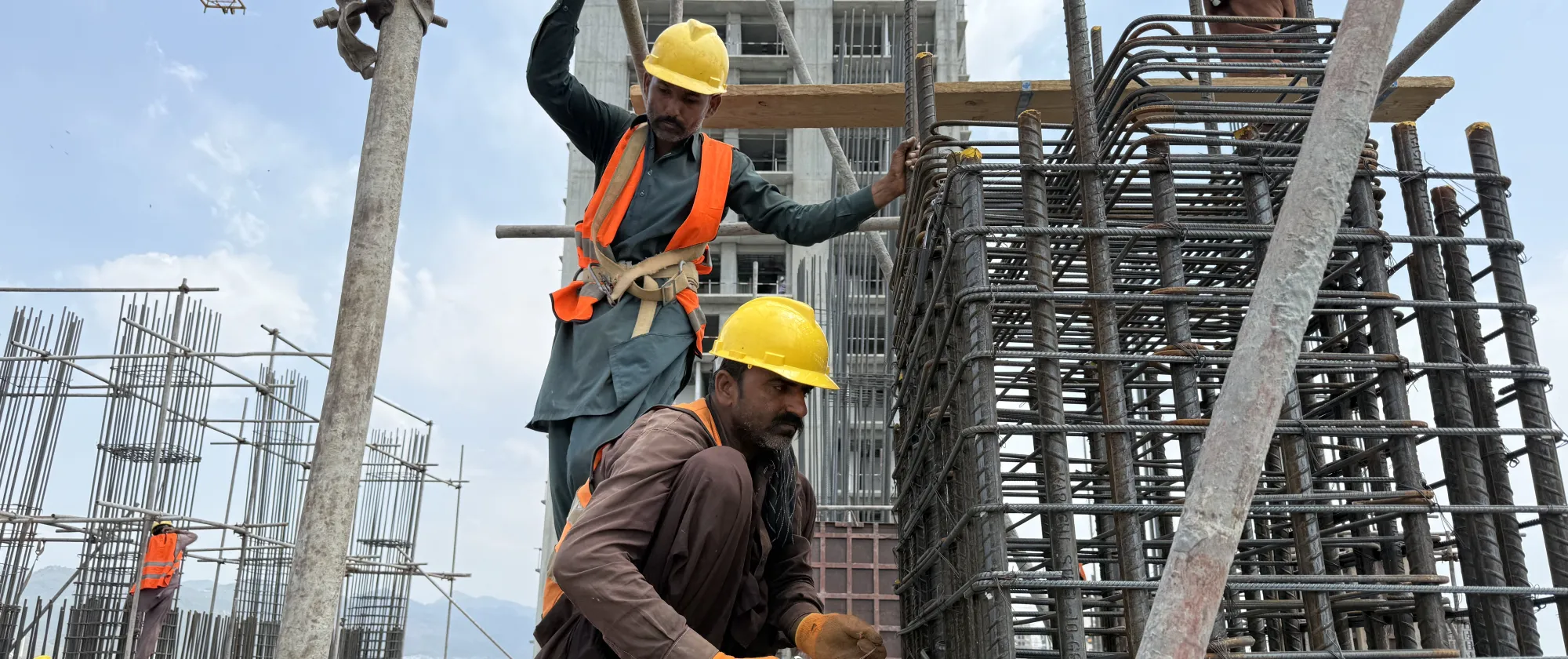 worker at the construction site 