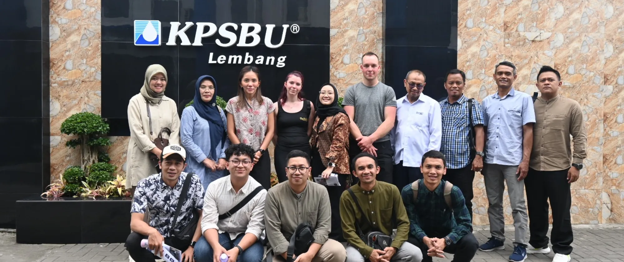 Indonesian dairy cooperatives and Switzerland's dairy farmers in KPSBU Lembang, Indonesia (30/04)