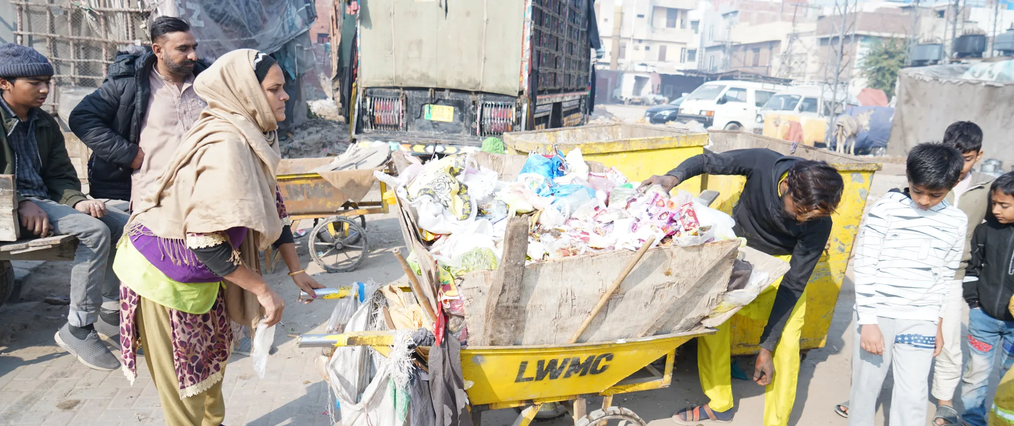 informal waste picker in lahore