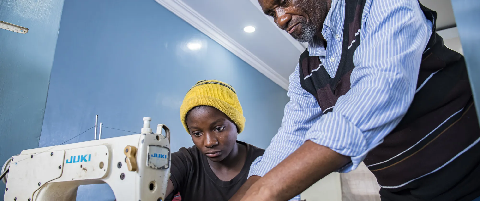 tailoring trainer with a trainee