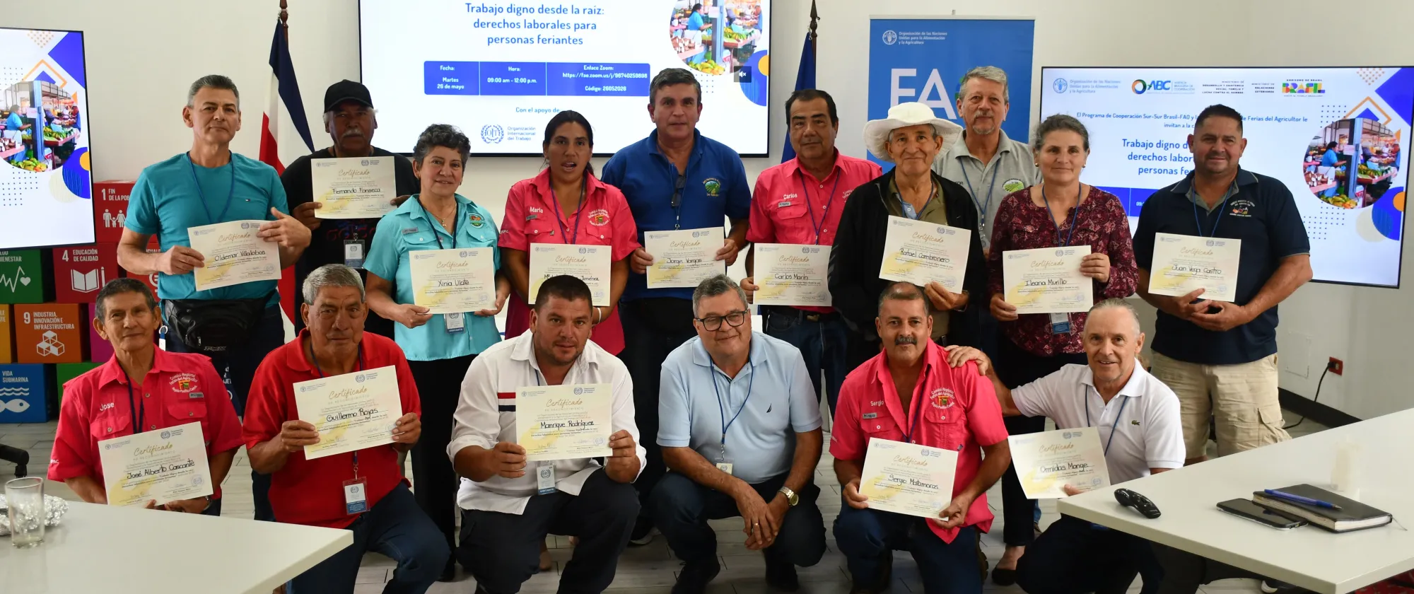 Personas de las ferias del agricultor de más de cinco comités regionales del Costa Rica participaron en una jornada de capacitación sobre derechos laborales,