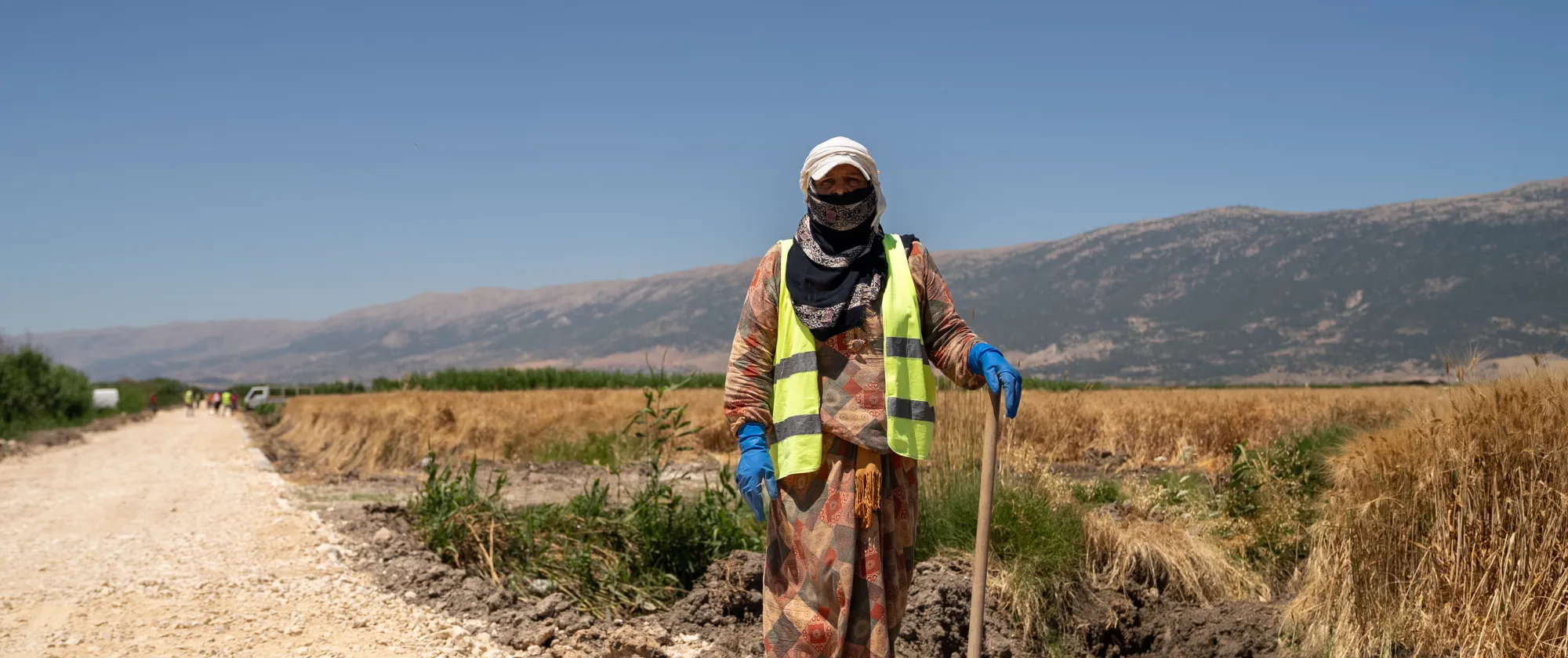  Workers engaged in rehabilitating agricultural roads in the Beqaa Valley, Lebanon, under the ILO’s Employment Intensive Investment Programme (EIIP).Haouch El Harimeh, West Bekaa, Lebanon-June 2026