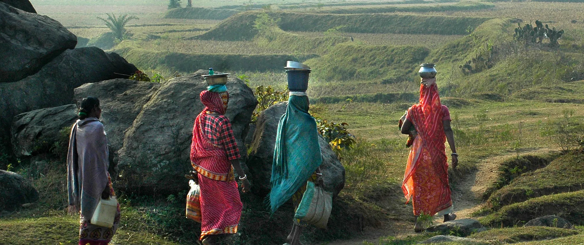 Informal economy workers carrying lunch, India