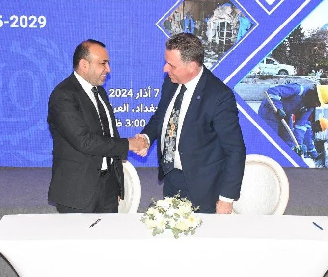 Iraq Minister of Labour and Social Affairs Ahmed Jassim Al-Asadi (right) and ILO Deputy Regional Director for Arab States Peter Rademaker