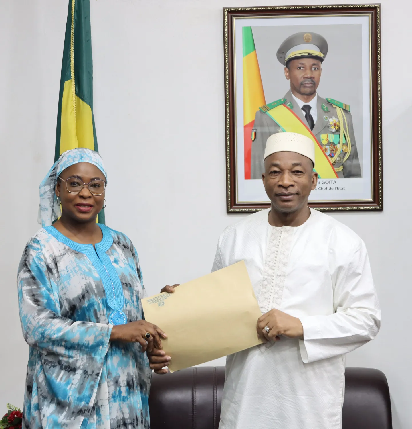 Coumba Diop avec Fassoun Coulibaly, ministre du Travail et de la Fonction Publique du Mali