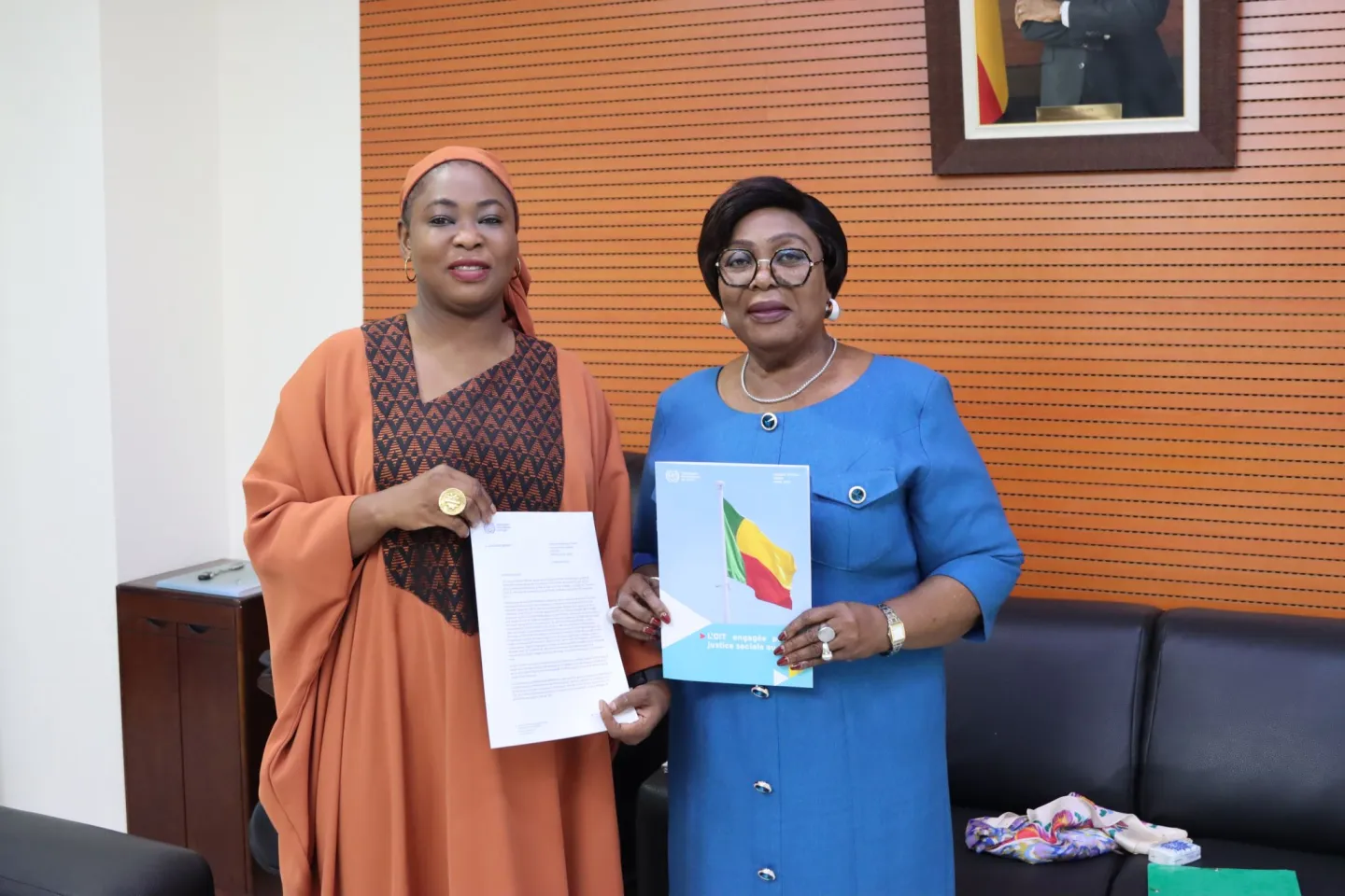 Coumba Diop, Directrice du bureau-pays de l’OIT-Abidjan accueillie au Bénin par Adidjatou Mathys, ministre du Travail et de la Fonction Publique