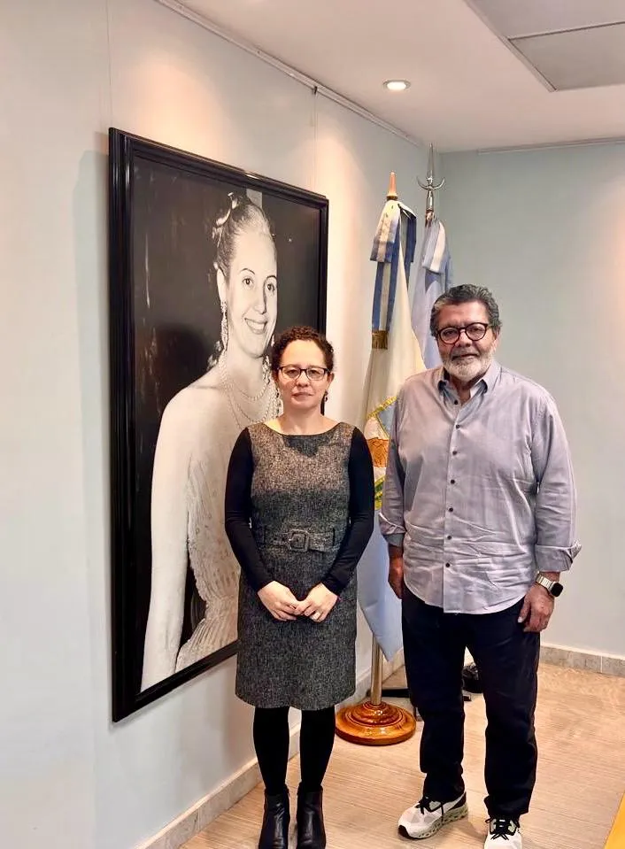 Sara Luna Camacho, directora de la OIT Argentina, junto al secretario general de UOCRA, Gerardo Martínez.