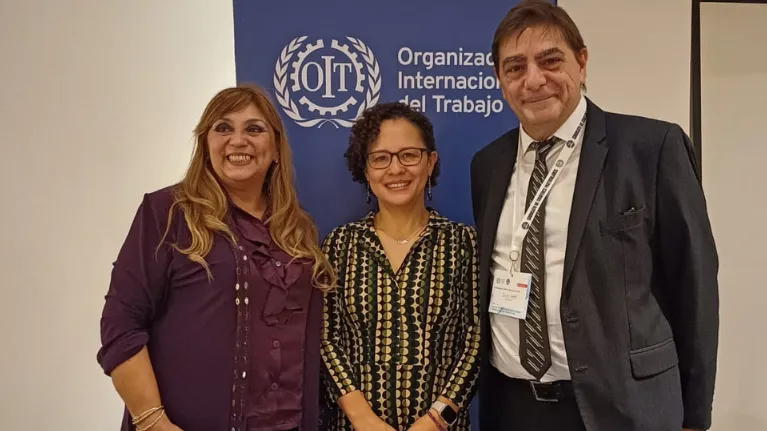 Andrea Aranda, Sara Luna Camacho y Javier Katz durante la presentación de la campaña "Poné en marcha la inclusión"