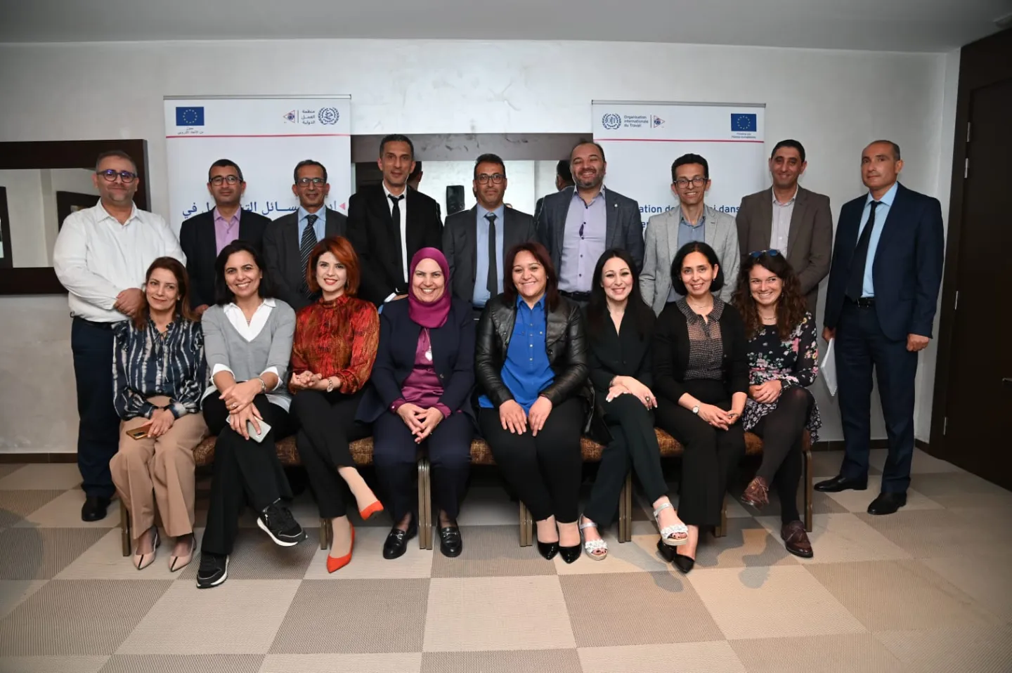 Photo de groupe des participants au groupe de travail politique