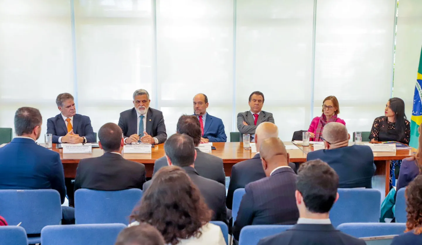 Mesa de abertura do “Workshop de planejamento estratégico: O Brasil como país pioneiro na Aliança 8.7”,  realizado em 26 de junho de 2024