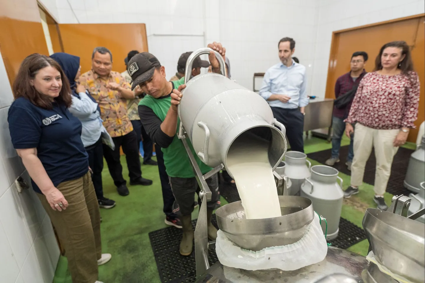 The ILO Deputy Director-General visits one of the milk collection point in Pengalengan, West Java, Indonesia on 21 June.
