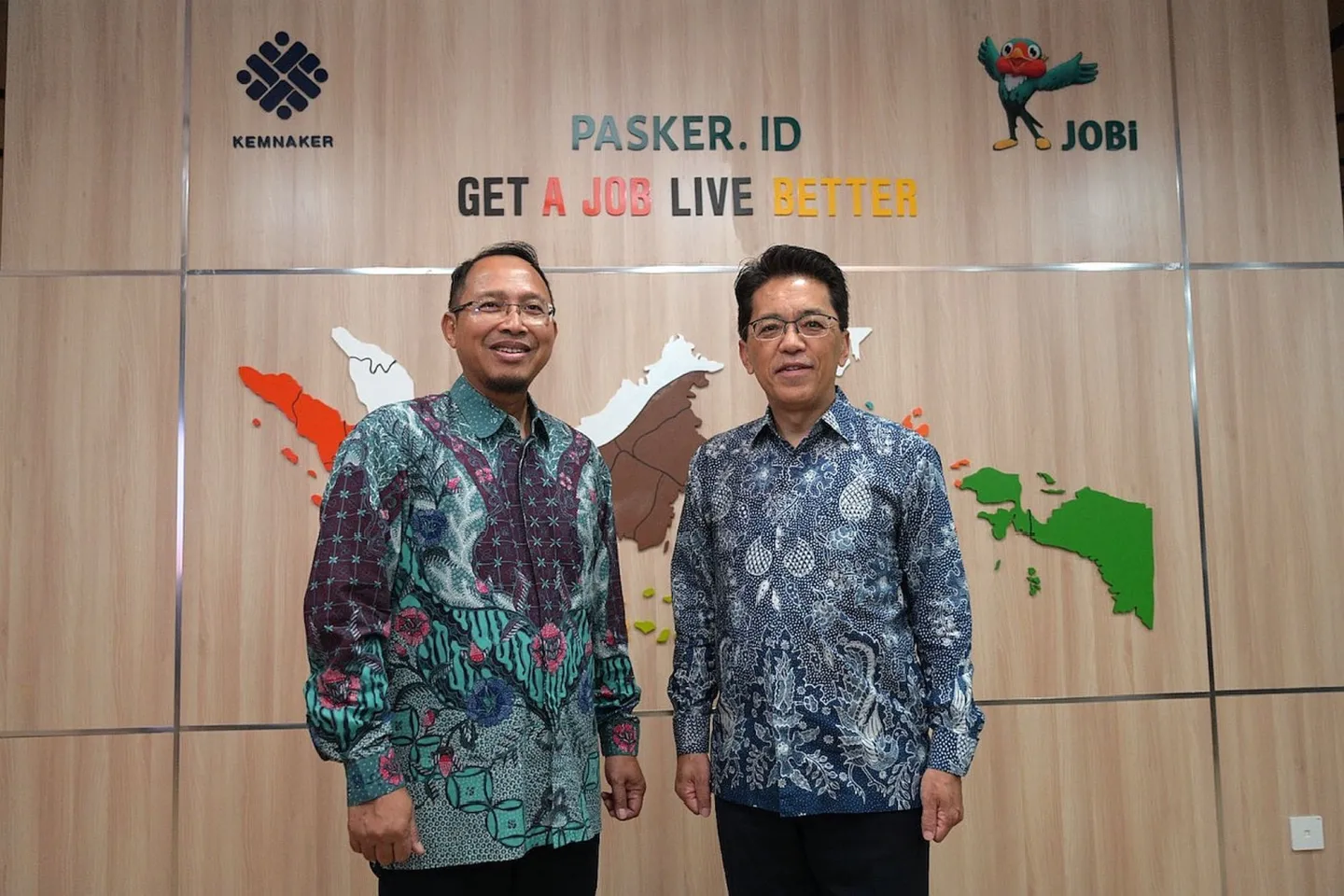 The Vice Minister of Health, Labour and Welfare of Japan, Miyazaki Mahasita and Muchamad Yusuf, Head of Pasker ID