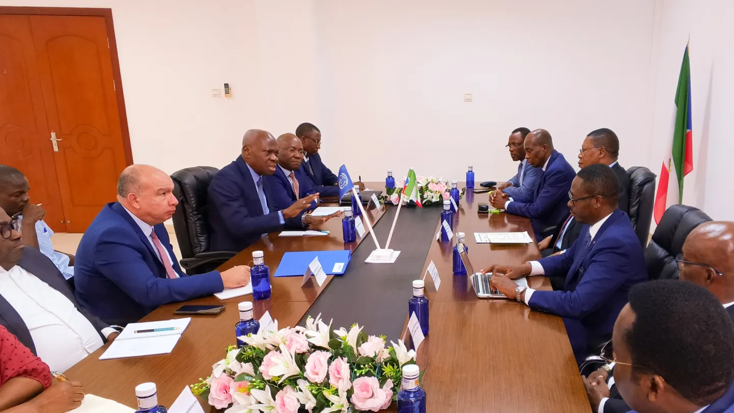 Gilbert F. Houngbo meets with the Ministry of Labour in Malabo.