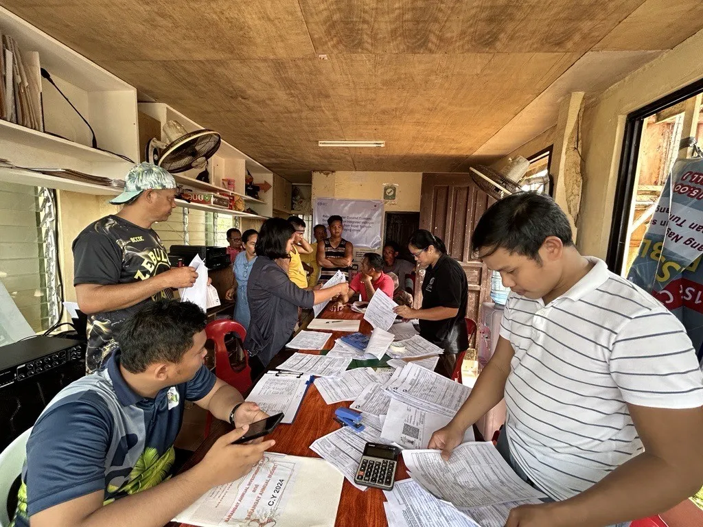 Coconut farmers and their families register for social protection coverage.