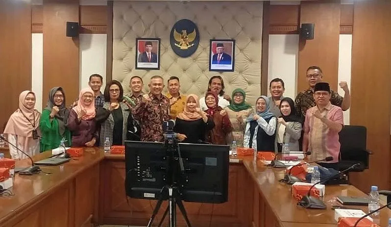 Indonesian trade unions conducted an advocacy meeting to submit their position paper to high-level officials of the Ministry of Manpower.