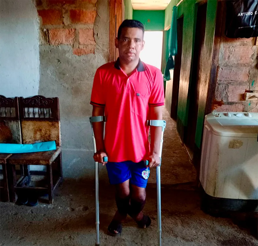 Fotografía de Juan Rafael Morales en su casa