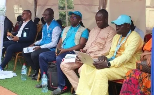 Officiels-ceremonie-remise-cheques
