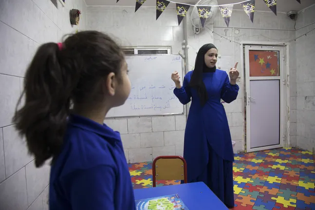 woman teacher teaching students