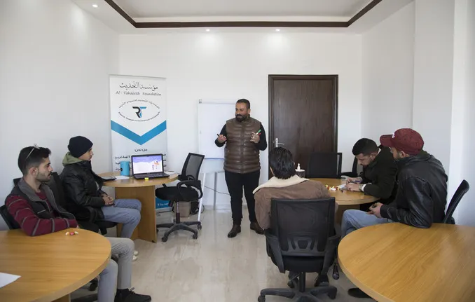 teacher lecturing students