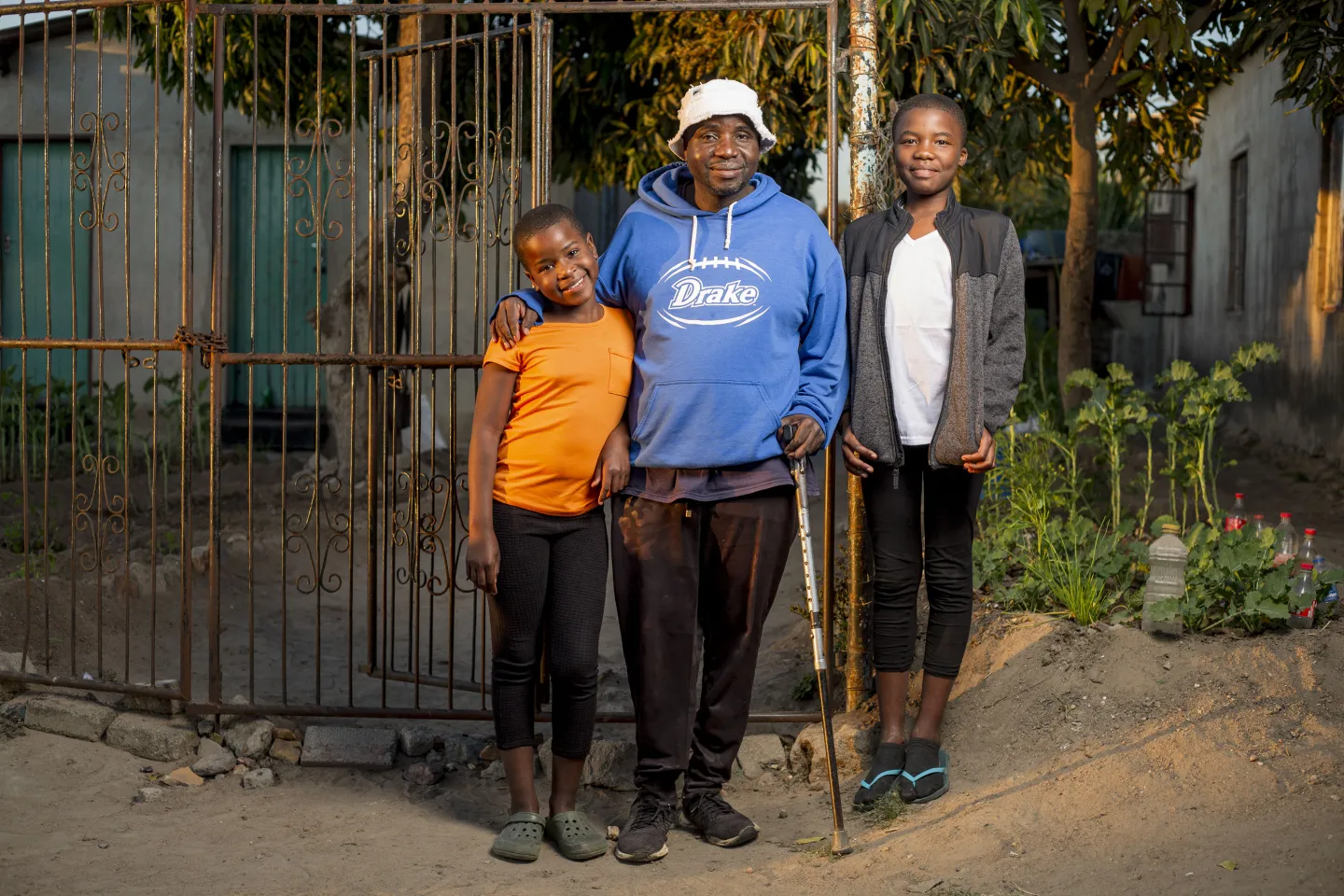 Dzatutwa and his young daughters