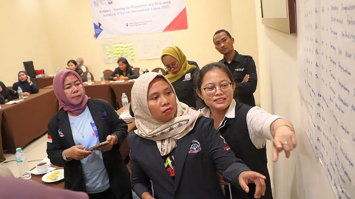 A group work of ILO sexual harassment handling training programme. 