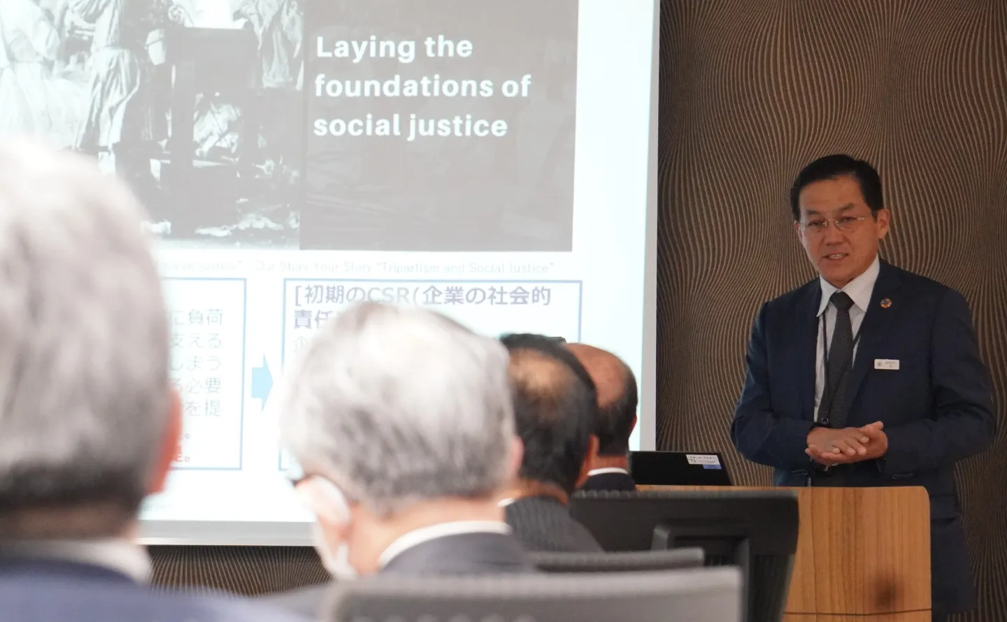 佐藤工業の幹部向け人権啓発研修で講演するILO駐日代表の高﨑真一＝2024年4月15日午後3時すぎ、東京・日本橋の同本社