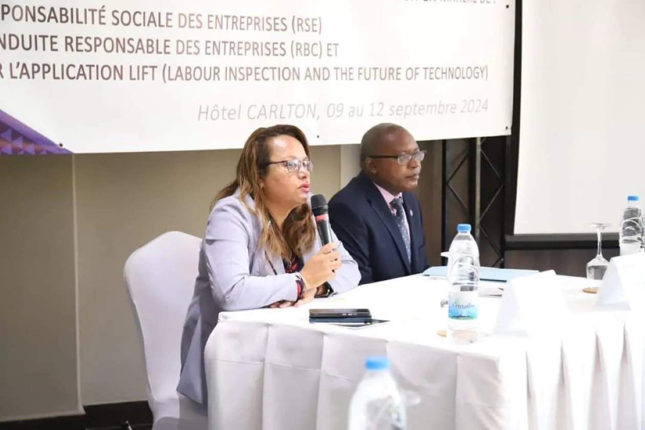 Hanitra Razakaboana, Ministre en charge du Travail, délivrant son allocution durant la cérémonie d'ouverture