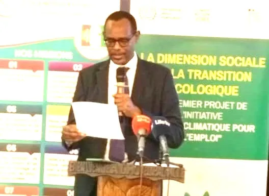 Jean Marie Kagabo, Spécialiste des principes et droits fondamentaux au travail, livrant le message de la Directrice du Bureau pays de l’OIT-Abidjan, axé sur l’importance de la centralité de l’emploi au cœur du mandat de l’OIT