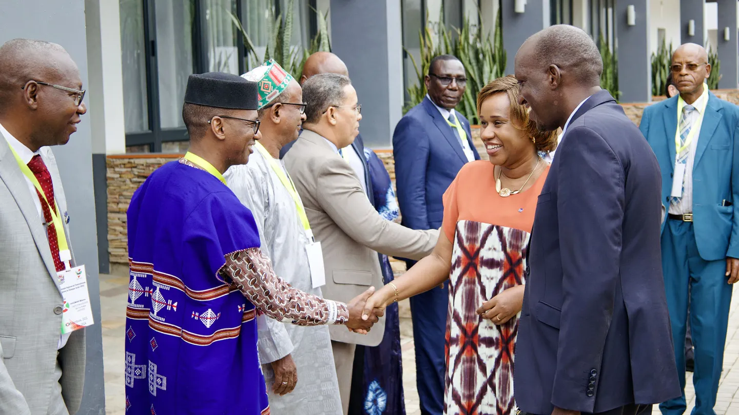La directrice régionale de l'OIT pour l'Afrique, Fanfan Rwanyindo, a été accueillie par les participants de 19 pays africains francophones lors du 6e Séminaire régional de l'Internationale francophone du dialogue social (IFDS).