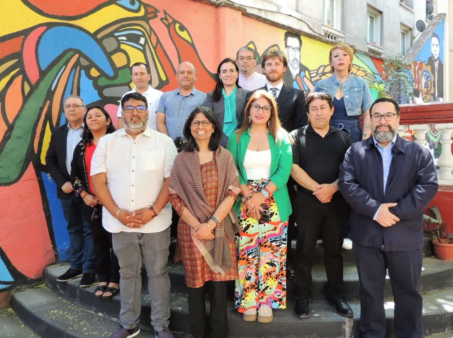 Sukti Dasgupta junto al Comité Ejecutivo de la CUT Chile