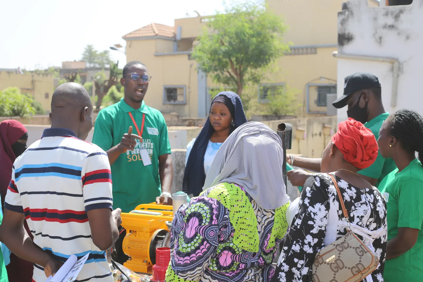 Séance pratique de la formation en suivi-évaluation avec les participants sur le terrain