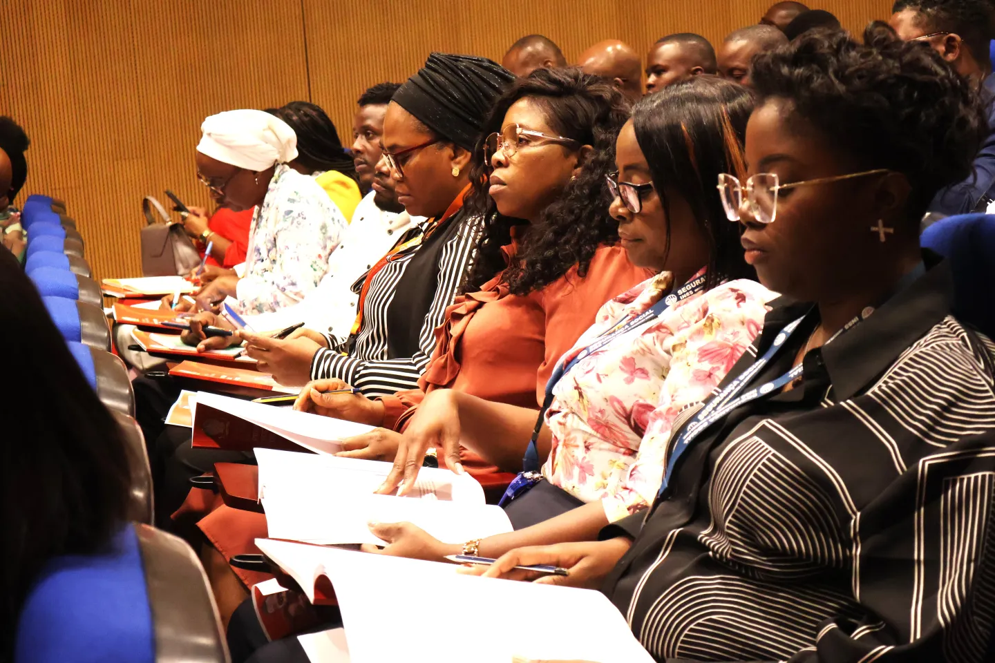 Participantes com o Boletim de Estatísticas da Protecção Social Angola