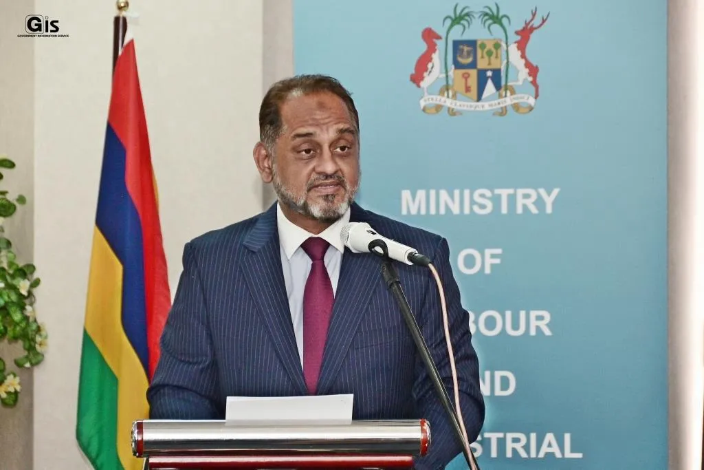 The Minister, Mr Mohammad Cassam Reza UTEEM, delivering his speech