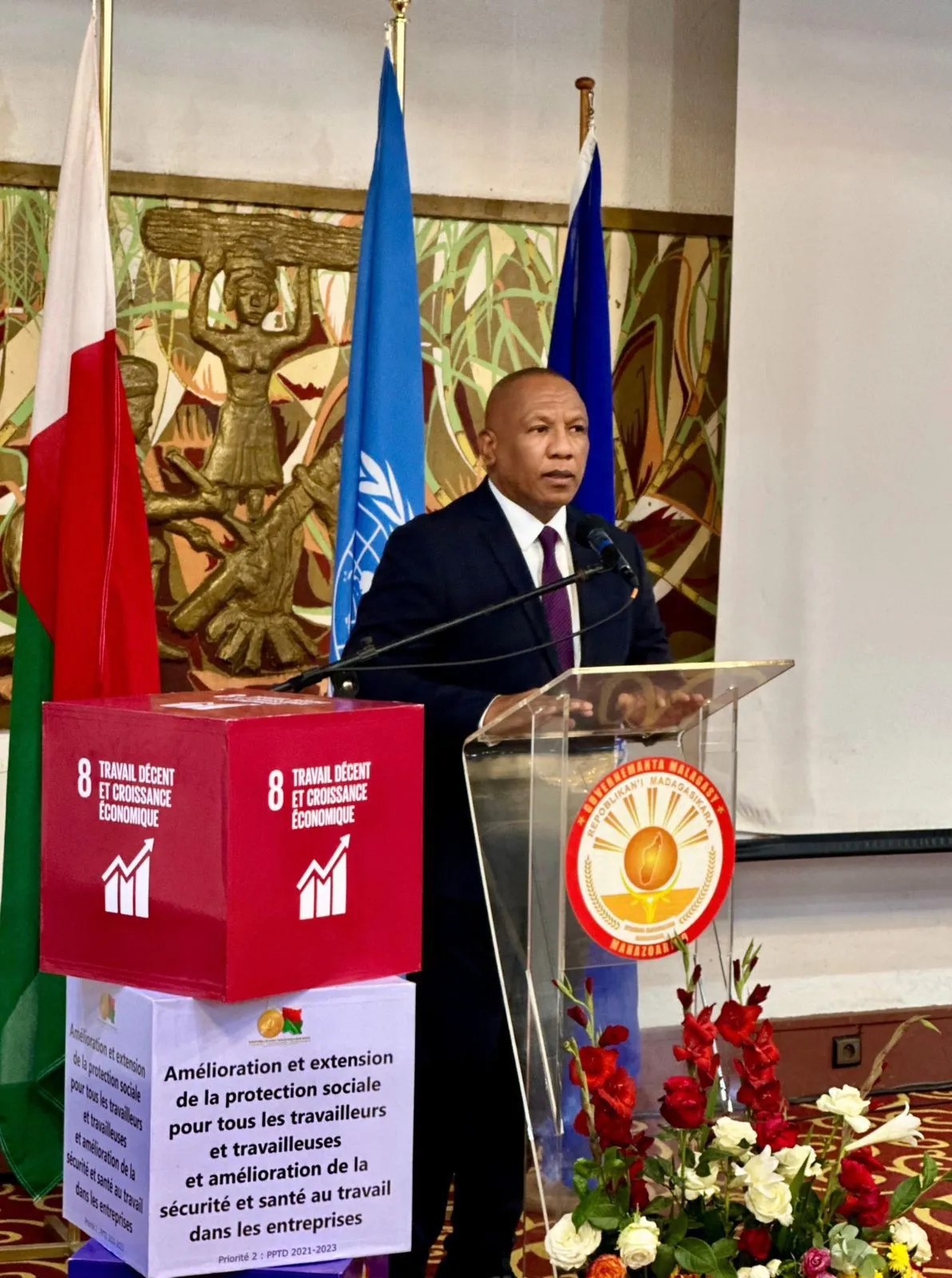 M. Christian Ntsay, Premier Ministre, Chef du Gouvernement de Madagascar, mettant en lumière les progrès en matière de justice sociale