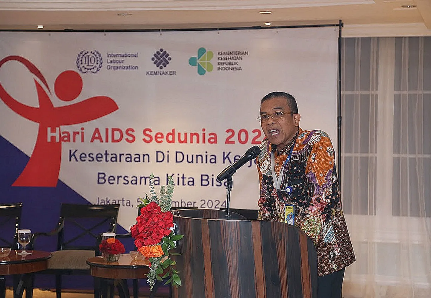 Repsentative of Ministry of Manpower wearing batik opens the World Day in Jakarta.