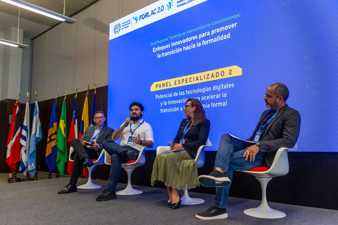 Fotografía del panel especializado 2: Potencial de las tecnologías digitales y la innovación para acelarar la transición a la economía formal.
