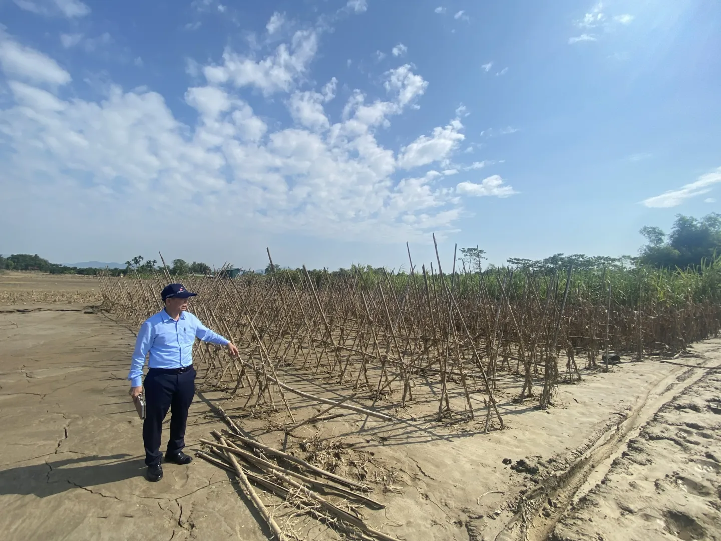 Nguyen Ngoc Trieu, ILO Viet Nam Senior Programme Officer, visits a damaged field in Yen Bai province.
