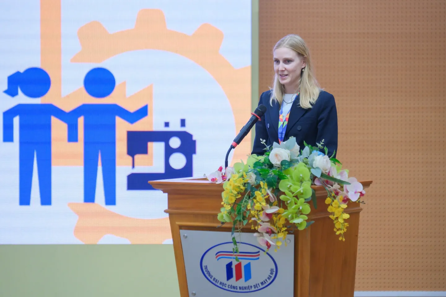 Bà Fleur Gribnau, Bí thư Thứ nhất về Kinh tế của Vương quốc Hà Lan tại Việt Nam, đã nhấn mạnh vai trò quan trọng của ngành trong bài phát biểu khai mạc của mình.