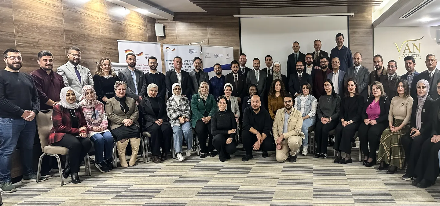 صورة جماعية لافتتاح التدريب للمدربين من خلال برنامج "ابدأ وحسّن مشروعك " (SIYB) لدعم المشاريع المتناهية الصغر والصغيرة والمتوسطة (MSMEs). الذي تقيمه منظمة العمل الدولية في أربيل