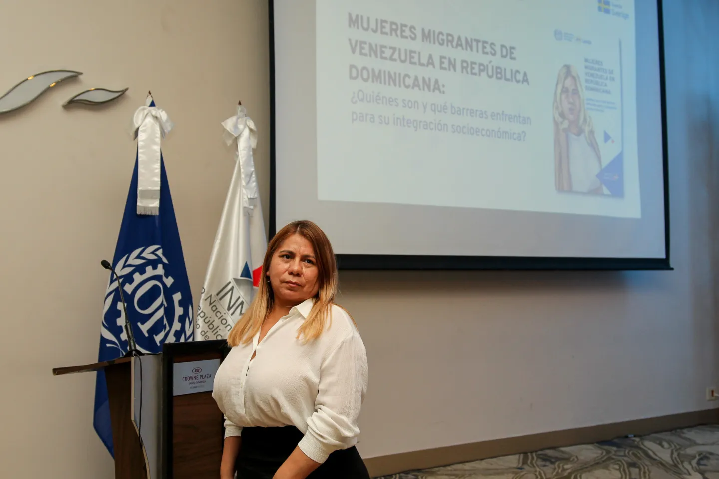 Elisabeth Colmenarez, emprendedora migrante en República Dominicana, quien contó su testimonio y cedió su imagen para ilustrar la portada del estudio.