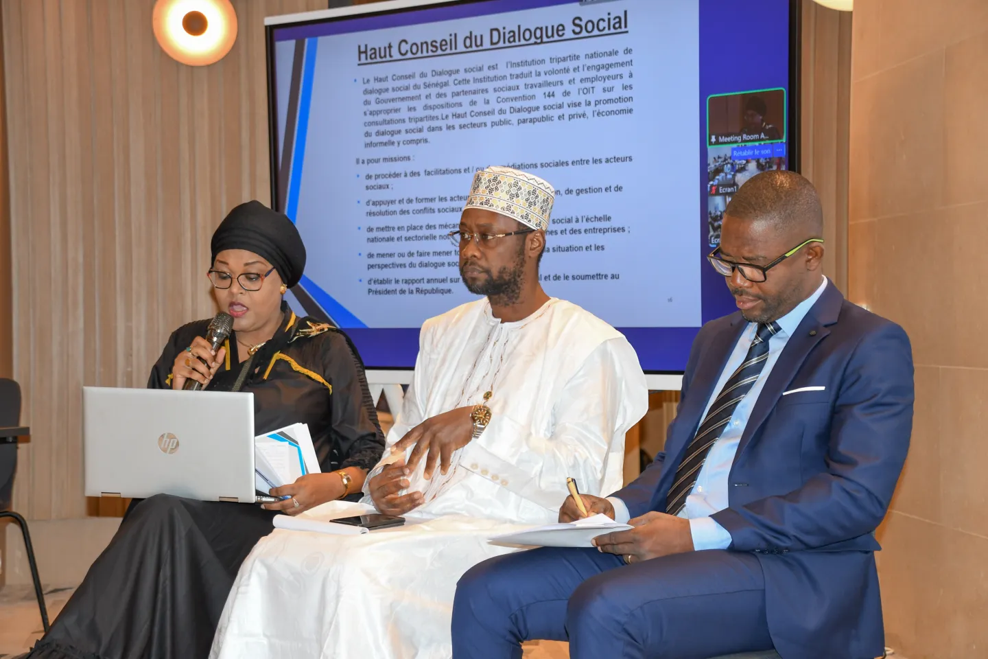 Mame Khar Basse du Haut Conseil du Dialogue Social du Sénégal expliquant l’importance du dialogue social tripartite pour le développement durable et responsable dans l’UEMOA