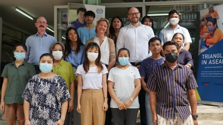 Ambassador Nankervis, his delegation, and the HomeNet Thailand/ILO MRC Team.